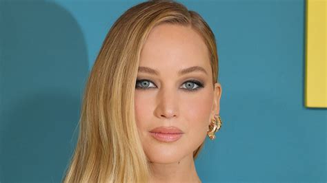 jennifer lawance naked|Jennifer Lawrence shocks fans by getting completely naked in。